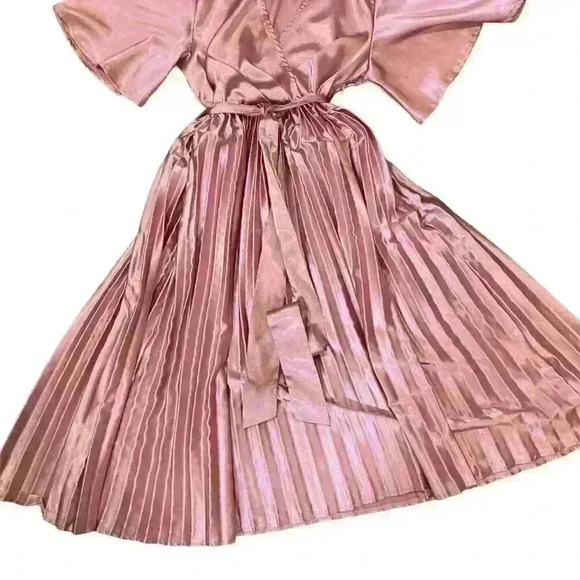 Satin Pleated Midi Dress Pretty Little Thing dusty rose size 10 exc con - Picture 6 of 10